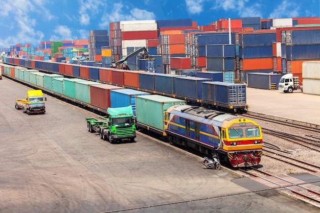 Road Cargo vs. Rail Cargo: Key Differences Explained